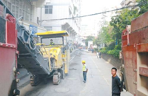 景虹街路面修复工程预计今日完工