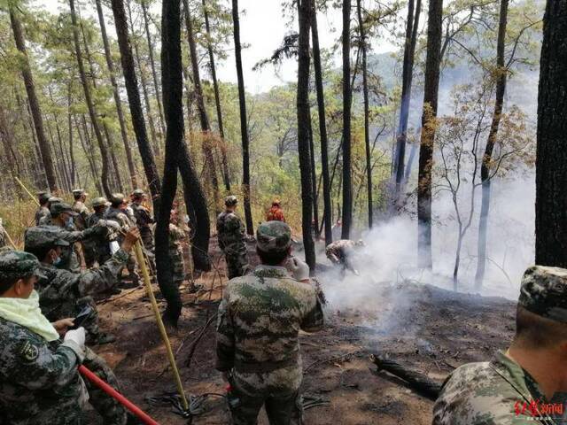 7架直升机增援西昌森林火灾 光福寺、西昌学院等重点区域安全