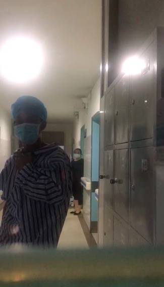 西昌山火3名伤者中，伤势最轻的岳仕明正在医院接受治疗。新京报记者王昱倩摄