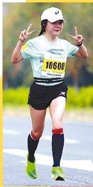 2019年莫诗琦参加武汉女子马拉松比赛获得金奖