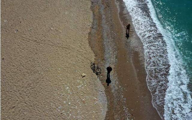 禁止下海游泳 希腊下狠招应对疫情蔓延