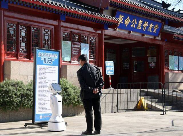 八宝山革命公墓今明两日预约祭扫人数已满额 组图