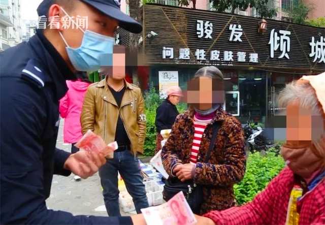 7旬阿婆卖菜收到百元假币 民警一个举动让人感动