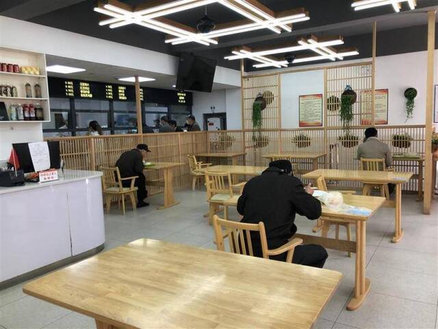 老年食堂重开张，居家照护再启动，上海社区为老服务正逐步恢复