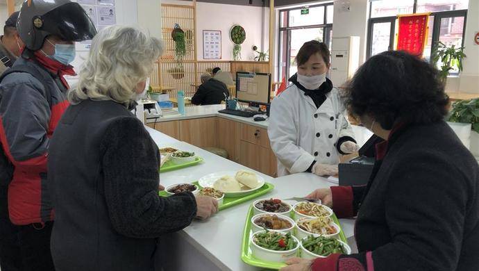 老年食堂重开张，居家照护再启动，上海社区为老服务正逐步恢复