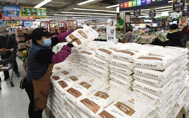 探访 超市米面油购买量下降，囤粮现象逐渐消失
