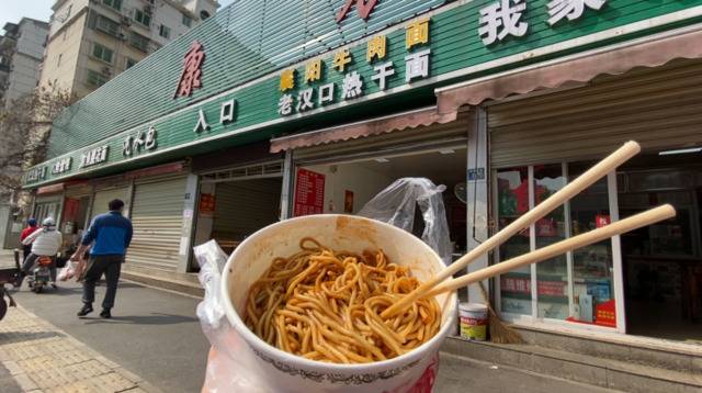 热干面门店已在营业。视频截图