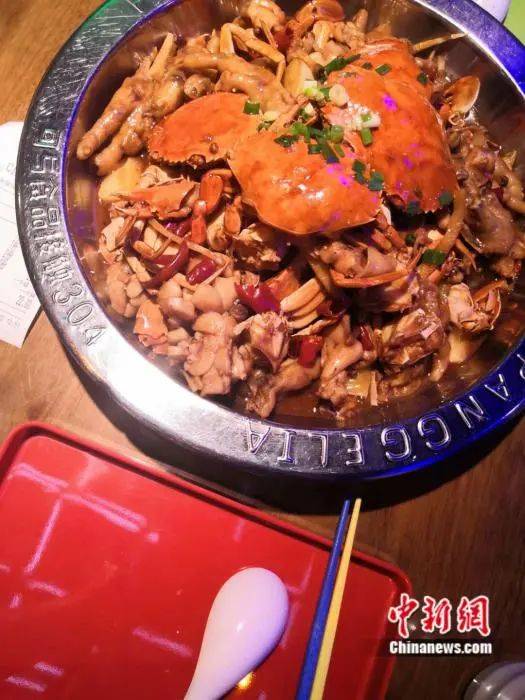 资料图：北京一家“胖哥俩”肉蟹煲。彭婧如摄