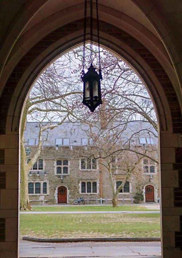 疫情下，空空荡荡的普林斯顿大学。胡海俊供图