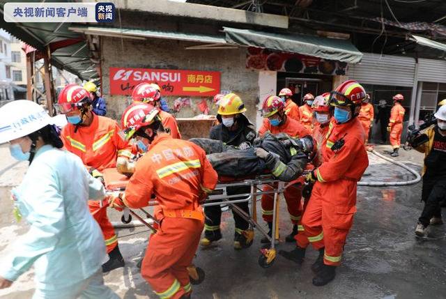 痛惜 南丹县一贸易市场突发大火造成垮塌 一名消防员牺牲