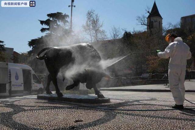 48小时“禁足令”期间 土耳其伊斯坦布尔进行全面消毒