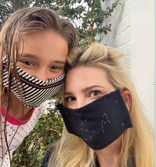 特朗普坚持不戴口罩 伊万卡复活节“晒”出与女儿阿拉贝拉戴口罩照片