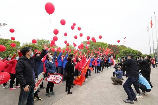 我校系统146名援鄂医疗队队员结束隔离今天回家