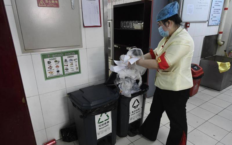 探访 配合垃圾分类 北京一些餐厅厨余垃圾处理后再回收
