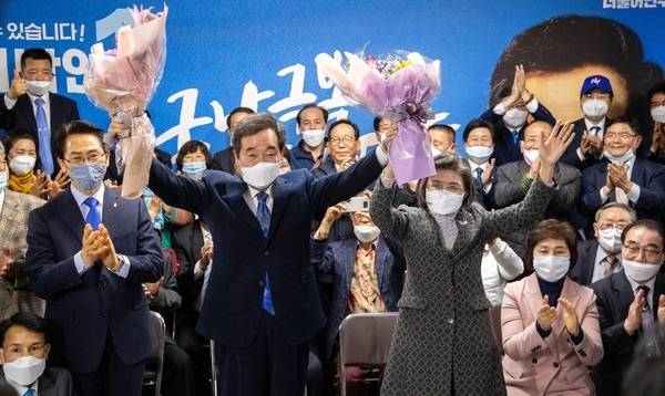 韩国国会选举：执政党大获全胜拿下3/5席位，韩媒称文在寅执政后半期局面完全改变
