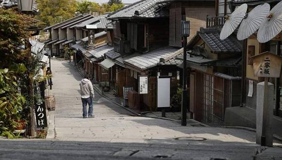  4月17日，人烟稀少的京都街道图片来源：KYODO