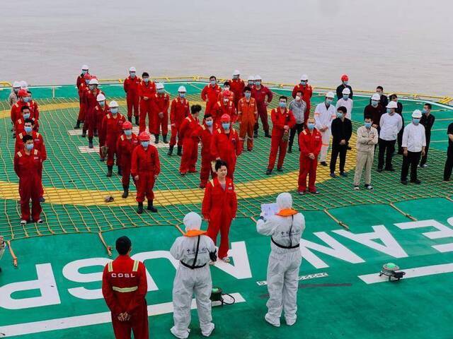 临港新片区今年第二座沪产石油钻井平台顺利出境交付