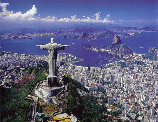 里约热内卢秀美的风光和宏伟的基督像世界闻名。