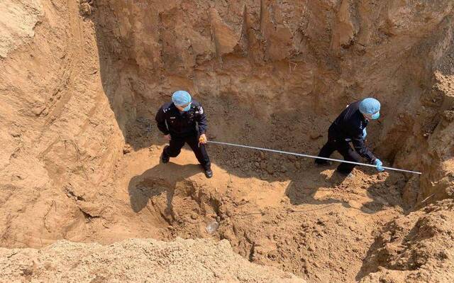 河南一工地土方内四儿童身亡，现场设简易灵堂