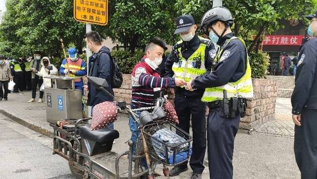 静安、黄浦两区交界地带成交通乱点、治安盲点，这项创新管理模式能否破题？