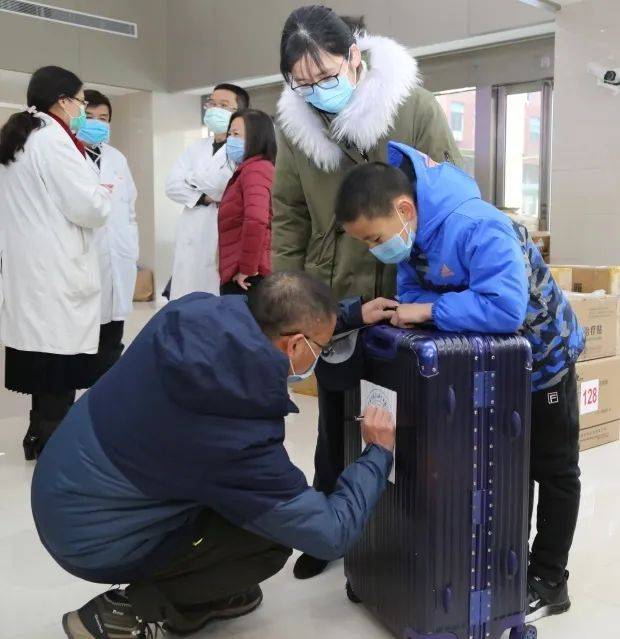 抗疫复旦人  施劲东：雷神山日记