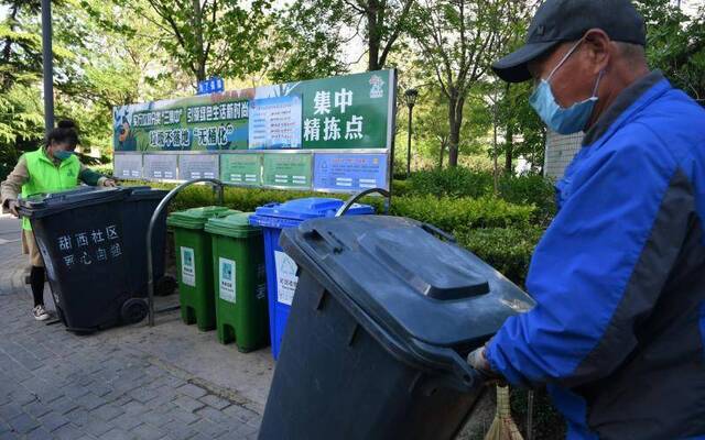 朝阳区有小区垃圾定时定点投放 “苍蝇蚊子不乱飞了”