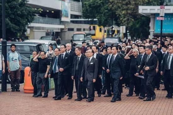 被港澳办点名的郭荣铿，什么来路？