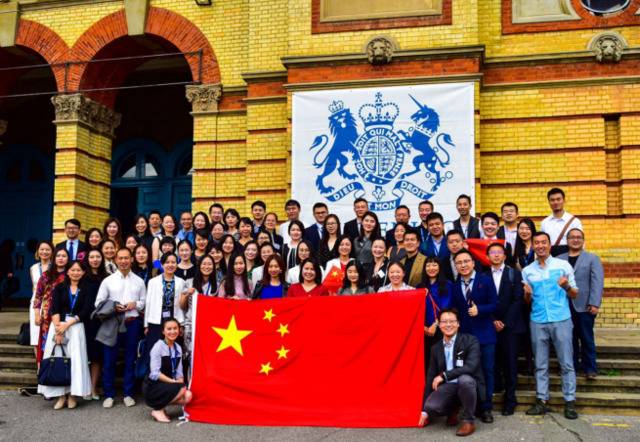 雪中送炭！中国留学生向英国捐赠呼吸机