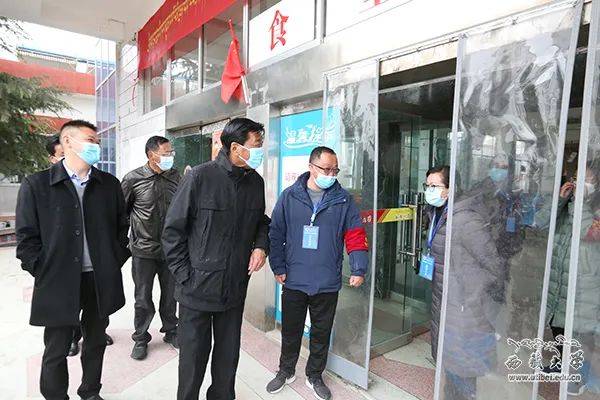 西藏大学党员先锋队在学生食堂一线开展疫情防控工作