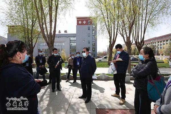 西藏大学党员先锋队在学生食堂一线开展疫情防控工作