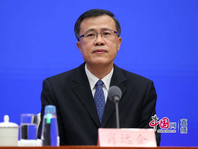 中国银保监会首席风险官兼新闻发言人肖远企在发布会上。中国网图