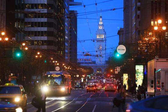 今年1月底，美国旧金山的街头仍然熙熙攘攘。图据《纽约时报》