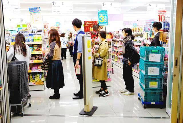 防止超市拥挤加剧病毒传播 东京都知事要求市民3天购物一次