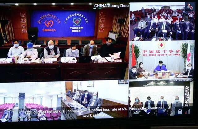 4月23日，中国与伊拉克举行抗疫经验交流视频会议。新华社发