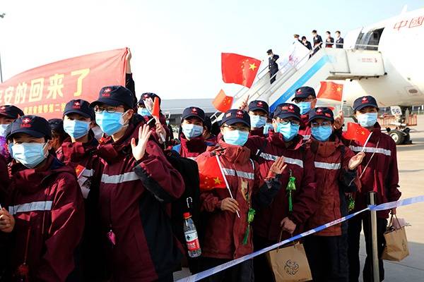 2020年4月6日，陕西省最后一支援助湖北医疗队——陕西第二批医疗队121名队员，回到了阔别了两个多月的三秦大地。人民视觉图