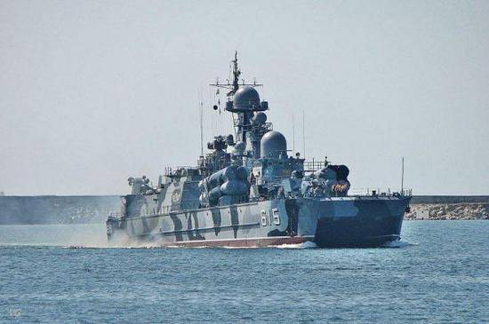资料图片：俄海军“布拉风”号导弹气垫舰航行资料图。（俄海军官网）