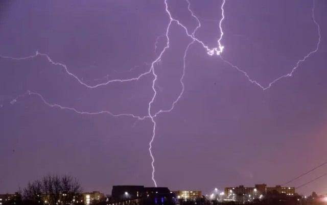 印度东部发生雷暴大雨，十多人遭雷电袭击死亡