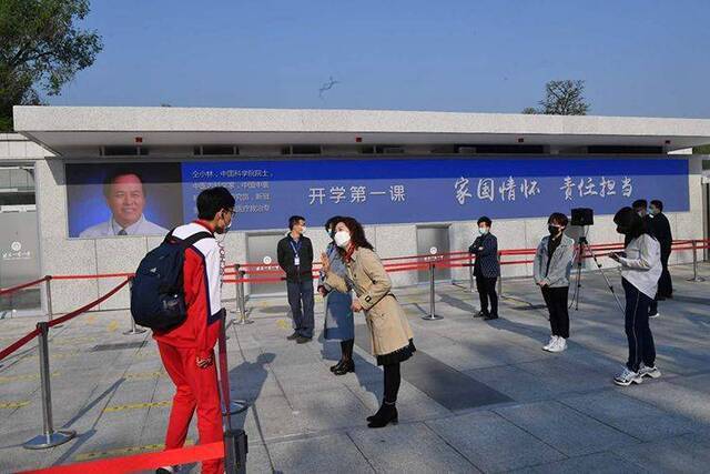 北京高三学生返校首日 仝小林院士开讲“开学第一课”