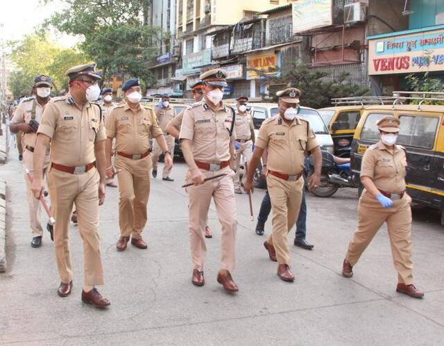 印度孟买累计3名警察因新冠肺炎死亡 55岁以上警察可请假