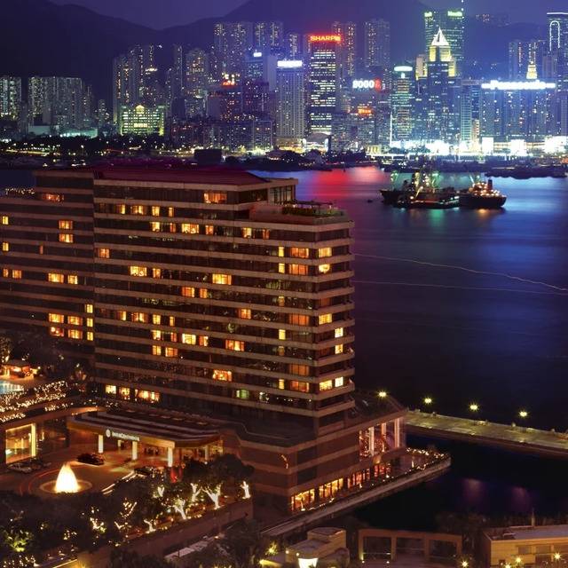 俯瞰维多利亚港的香港洲际酒店图源：香港洲际酒店官网