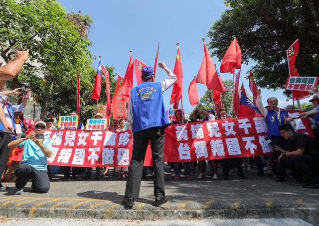 总台海峡时评：“台独”组织所谓“公投”是自寻死路