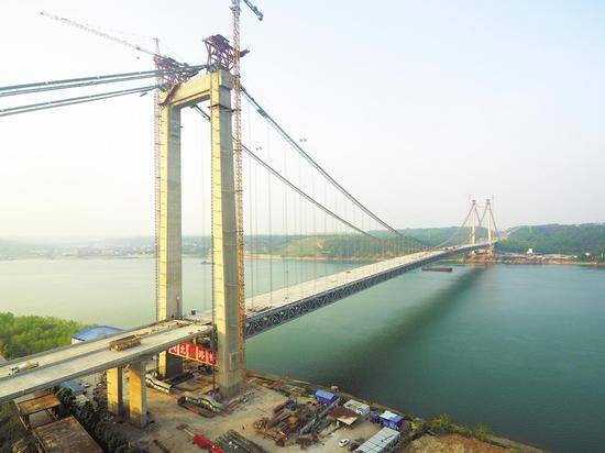 湖北宜昌修通疫情以来首座长江大桥 预计年底通车