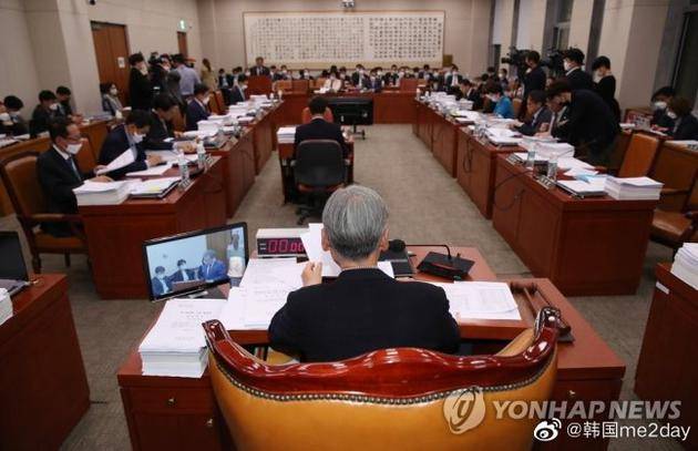 韩国国会法制司法委员会召开全体会议