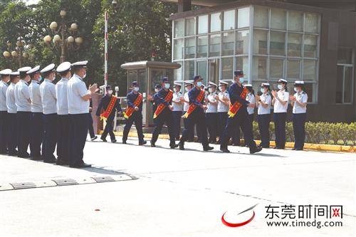 东莞市消防救援支队举行支援湖北抗疫突击队归建欢迎仪式