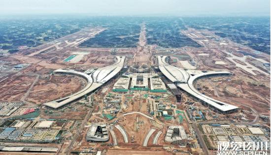 这是已经复工的成都天府国际机场全景（图片来源：川报观察记者何海洋摄）