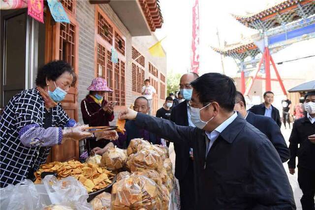 林铎在兰州市检查复商复市情况