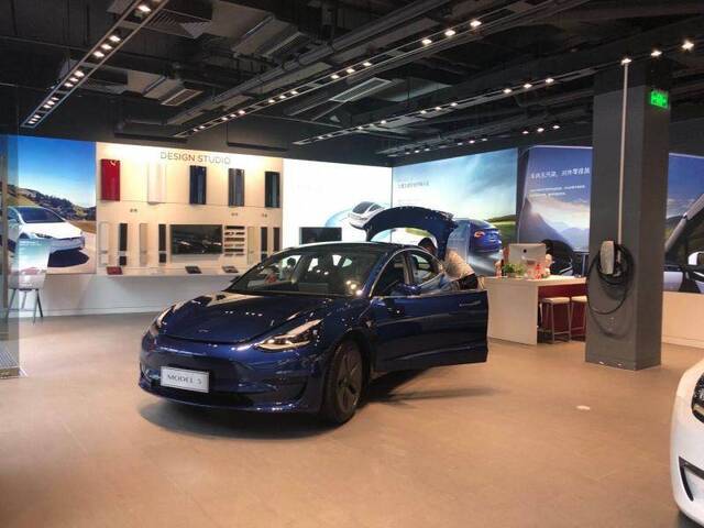 探店│Model 3降价首日，特斯拉门店未见火爆