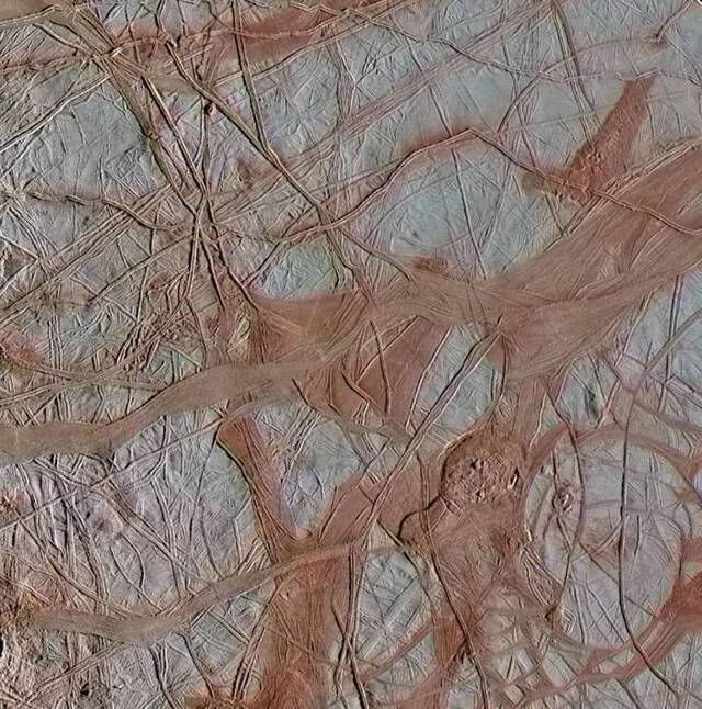NASA发布重新处理的伽利略图像突出了木卫二欧罗巴的“混沌地形”