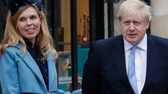 英首相和未婚妻儿子名字公布！“尼古拉斯”含义特殊