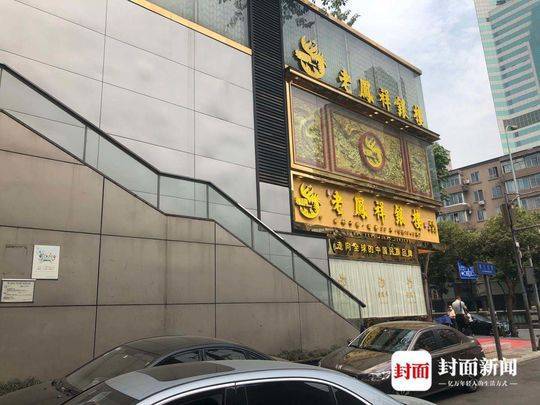 成都闹市珠宝店凌晨失窃损失上百万店内监控遭破坏